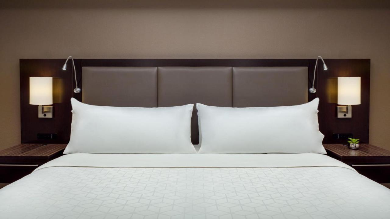 Holiday Inn And Suites Phoenix Airport North By Ihg Zewnętrze zdjęcie